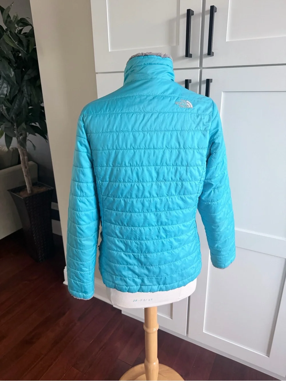 The North Face Girls' Reversible Mossbud Swirl Jacket Bright Blue XL (18)